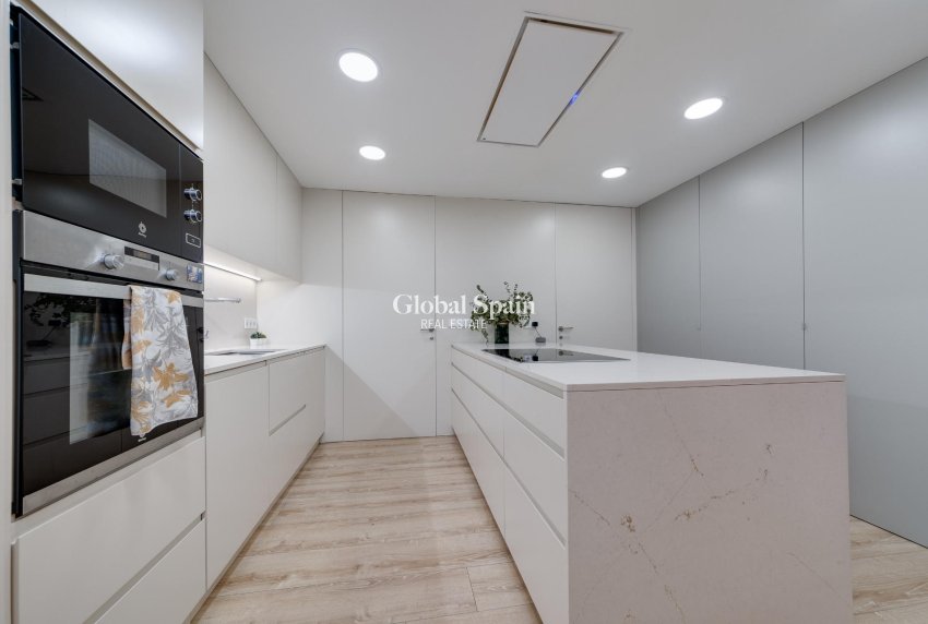 Resale - APARTMENT -
TORREVIEJA - Playa del Cura