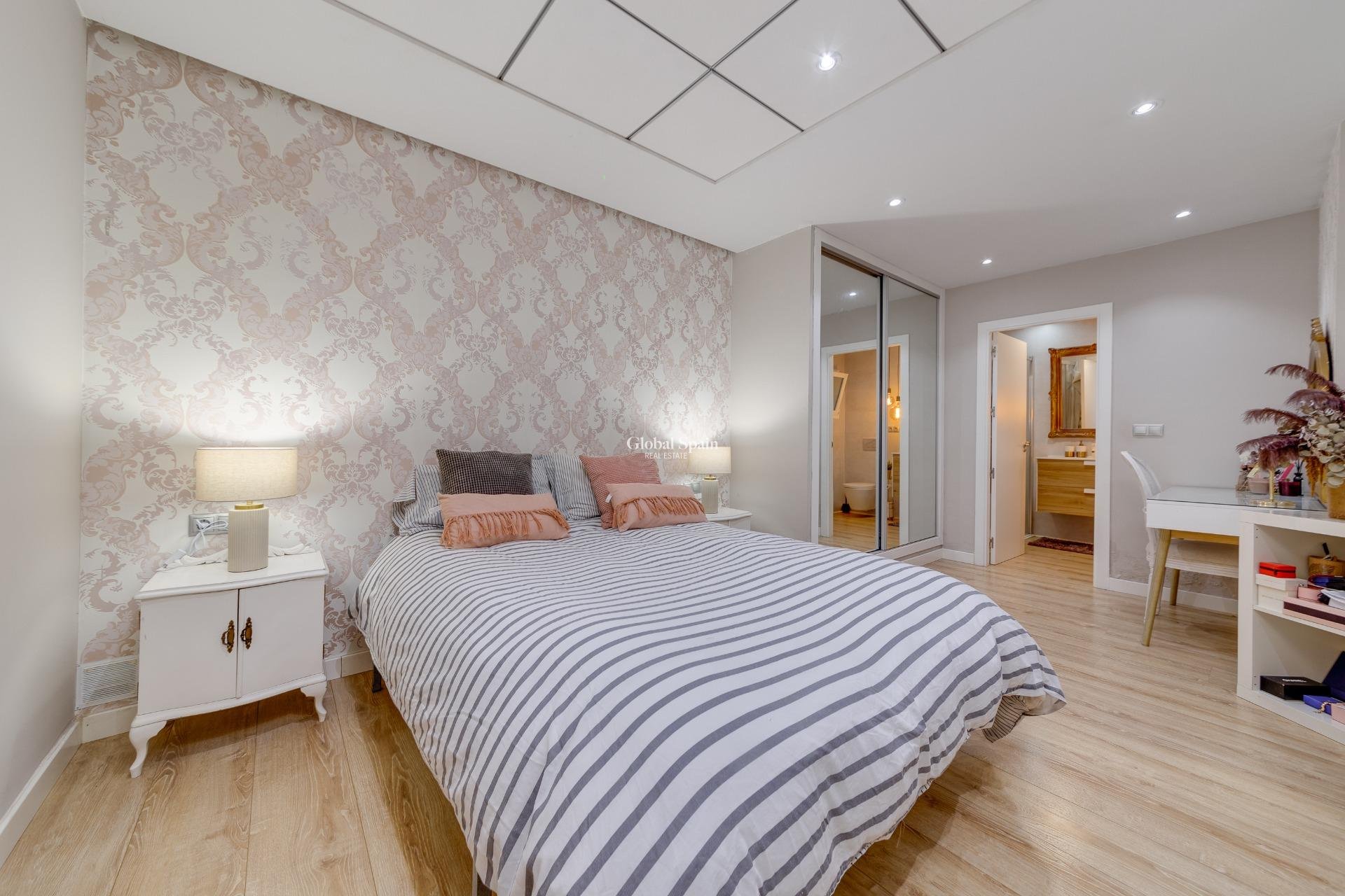 Resale - APARTMENT -
TORREVIEJA - Playa del Cura