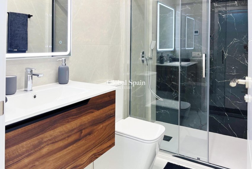 Resale - APARTMENT -
TORREVIEJA - Playa del Cura