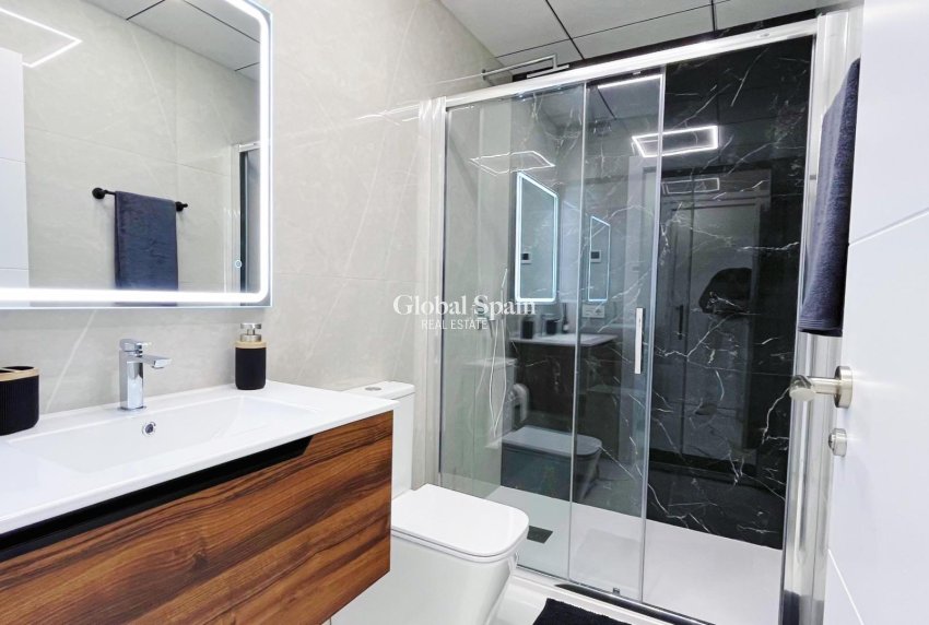 Resale - APARTMENT -
TORREVIEJA - Playa del Cura