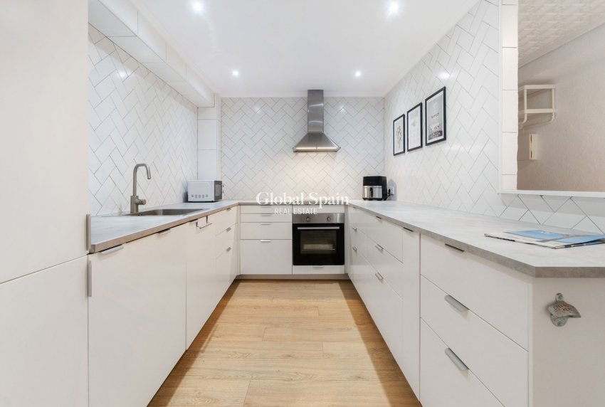 Resale - APARTMENT -
TORREVIEJA - Playa del Cura