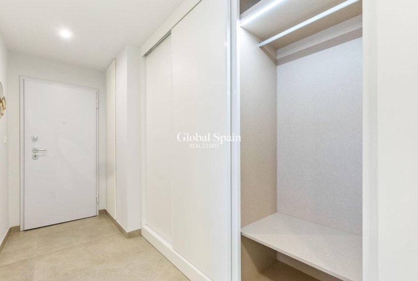 Resale - APARTMENT -
TORREVIEJA - Playa del Cura