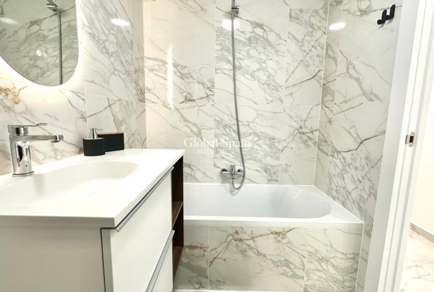 Resale - APARTMENT -
TORREVIEJA - Playa del Cura