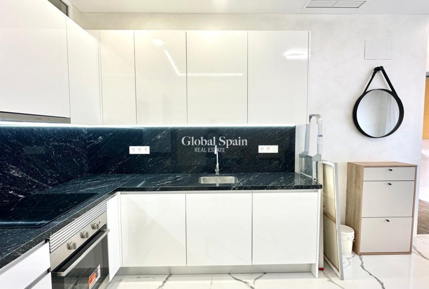 Resale - APARTMENT -
TORREVIEJA - Playa del Cura