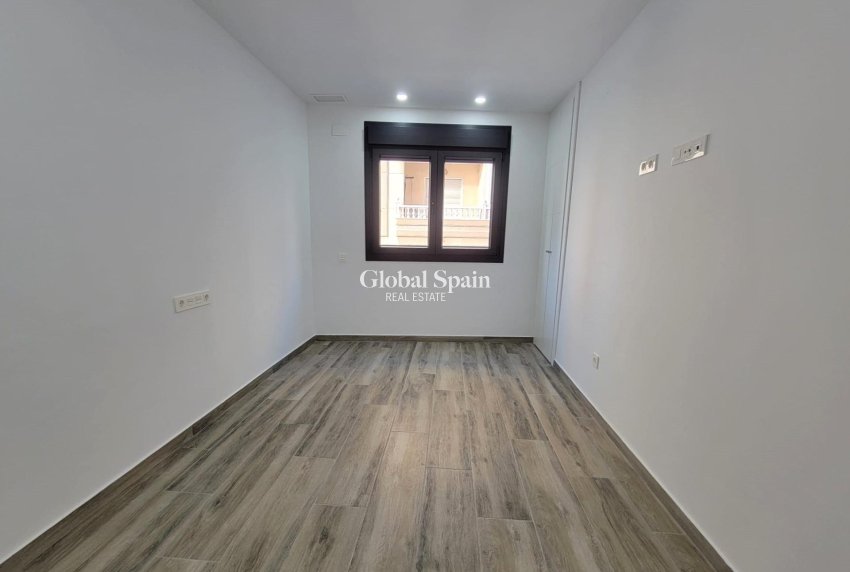 Resale - APARTMENT -
TORREVIEJA - Playa del Cura