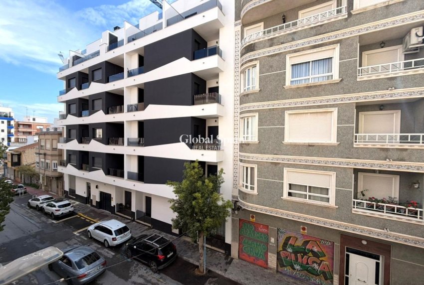 Resale - APARTMENT -
TORREVIEJA - Playa del Cura
