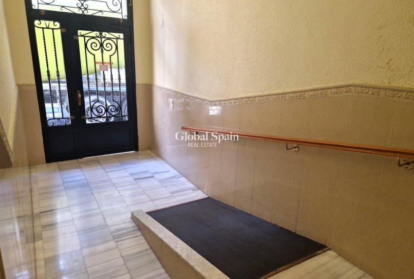 Resale - APARTMENT -
TORREVIEJA - Playa del Cura