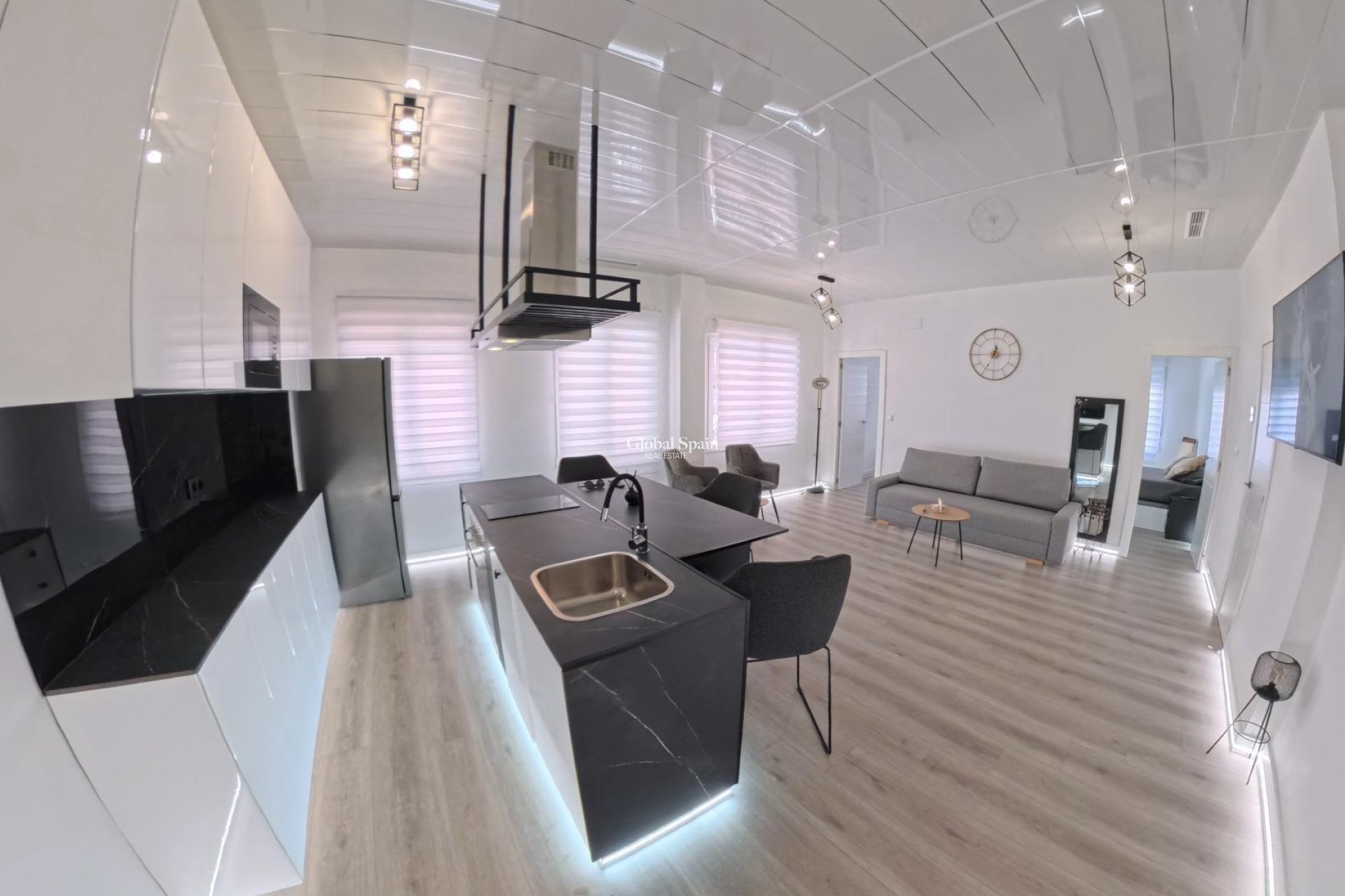 Resale - APARTMENT -
TORREVIEJA - Playa del Cura