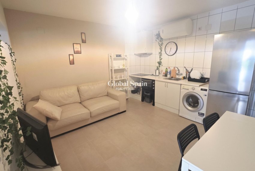 Resale - APARTMENT -
TORREVIEJA - Playa del Cura