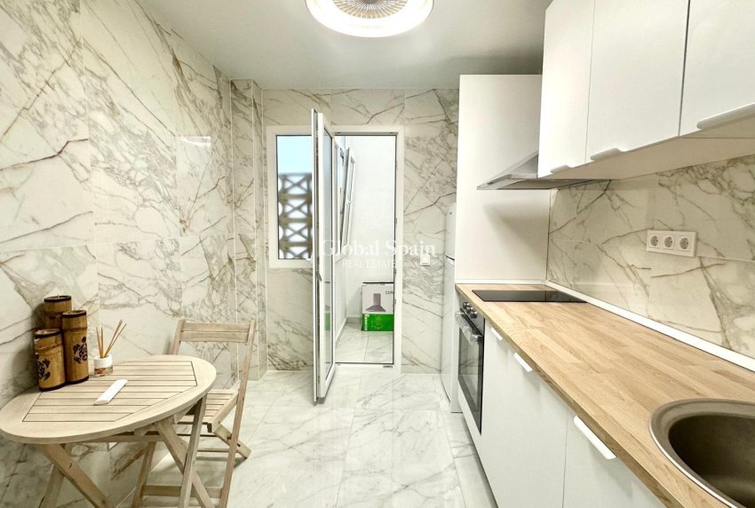 Resale - APARTMENT -
TORREVIEJA - Playa del Cura