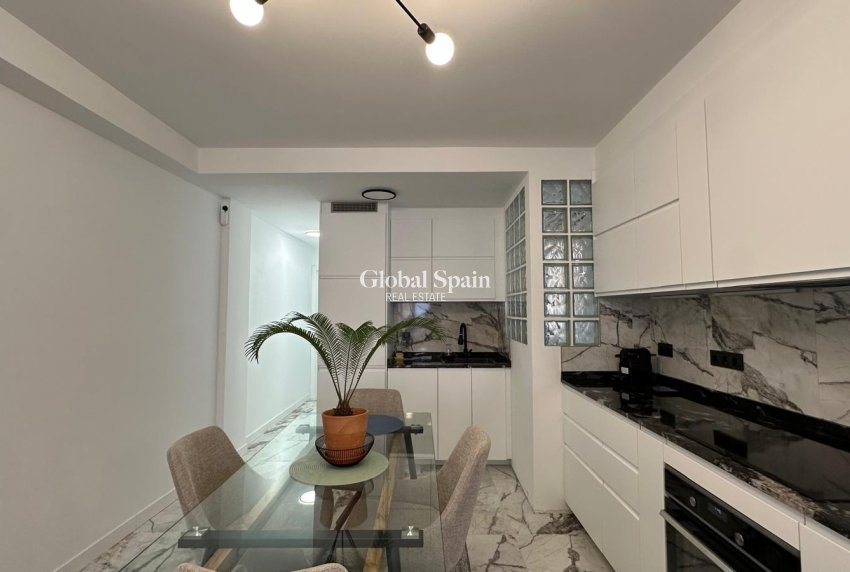 Resale - APARTMENT -
TORREVIEJA - Playa del Cura