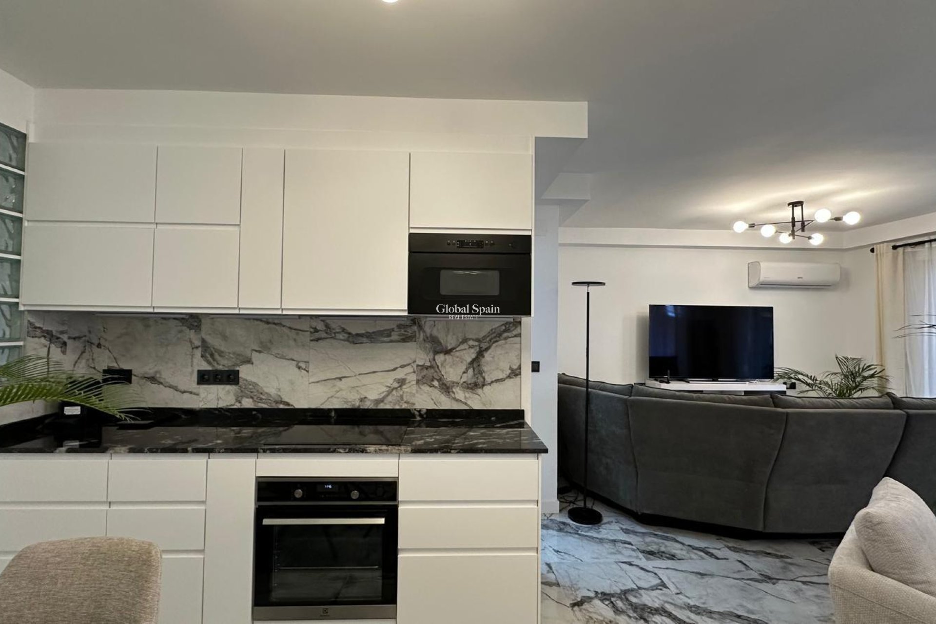 Resale - APARTMENT -
TORREVIEJA - Playa del Cura