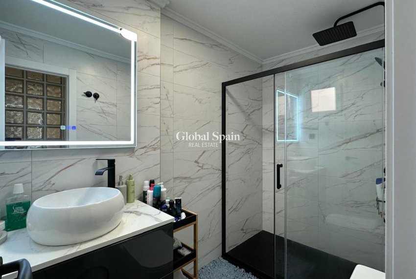 Resale - APARTMENT -
TORREVIEJA - Playa del Cura