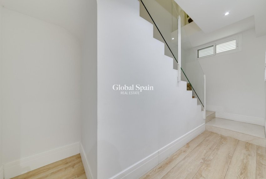 Resale - APARTMENT -
TORREVIEJA - Playa del Cura