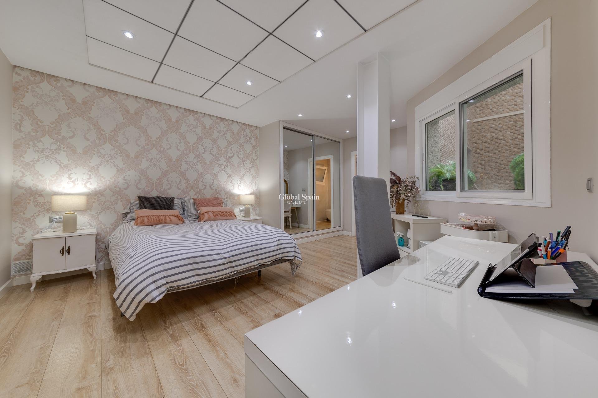 Resale - APARTMENT -
TORREVIEJA - Playa del Cura