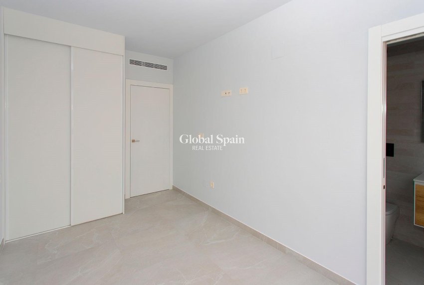 Resale - APARTMENT -
TORREVIEJA - Playa del Cura