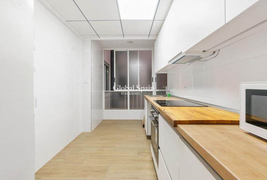 Resale - APARTMENT -
TORREVIEJA - Playa del Cura