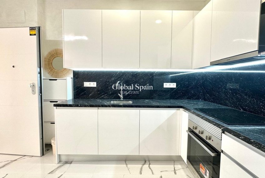 Resale - APARTMENT -
TORREVIEJA - Playa del Cura