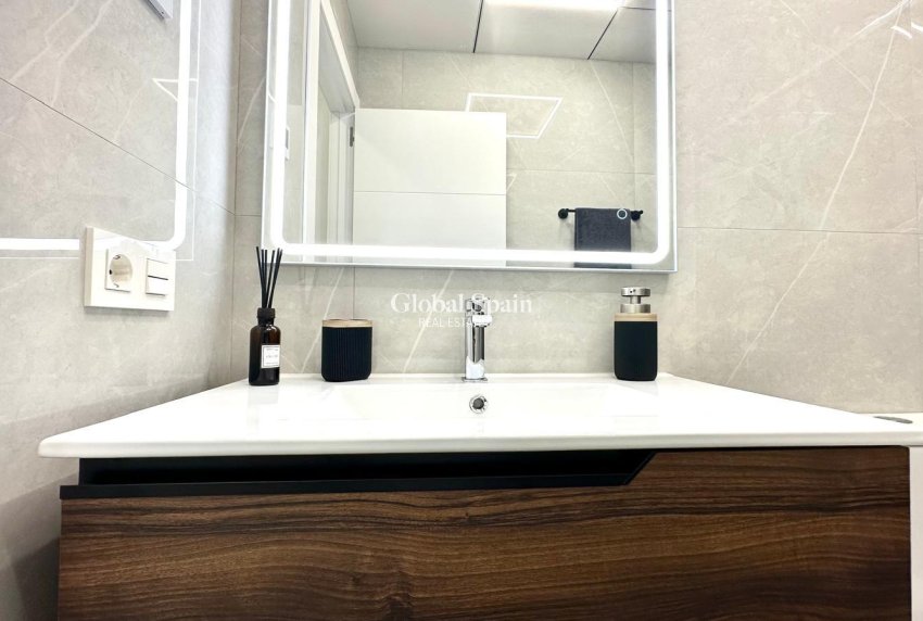 Resale - APARTMENT -
TORREVIEJA - Playa del Cura