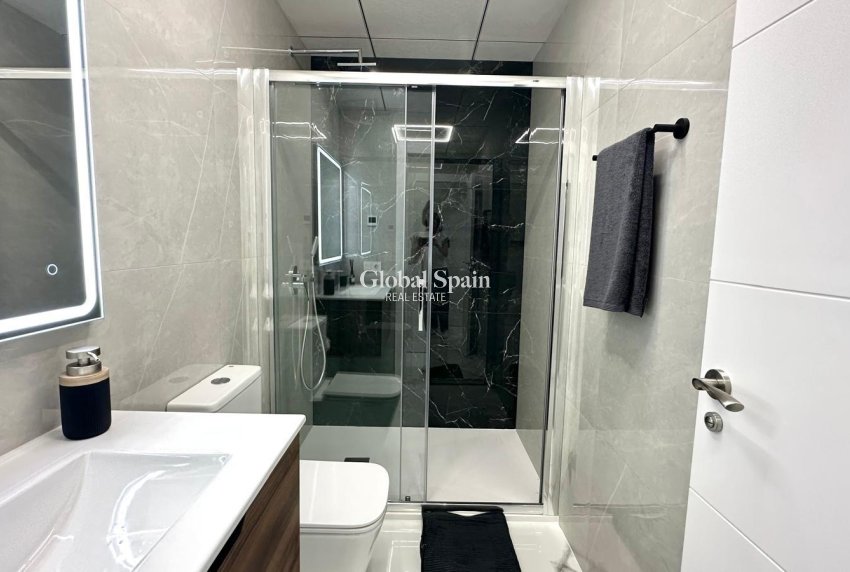 Resale - APARTMENT -
TORREVIEJA - Playa del Cura