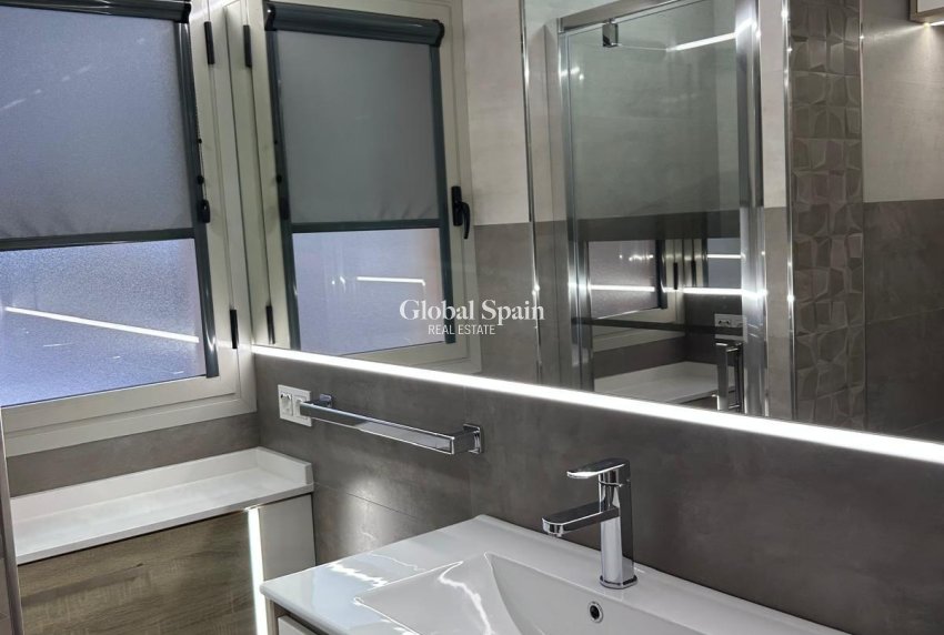 Resale - APARTMENT -
TORREVIEJA - Playa del Cura