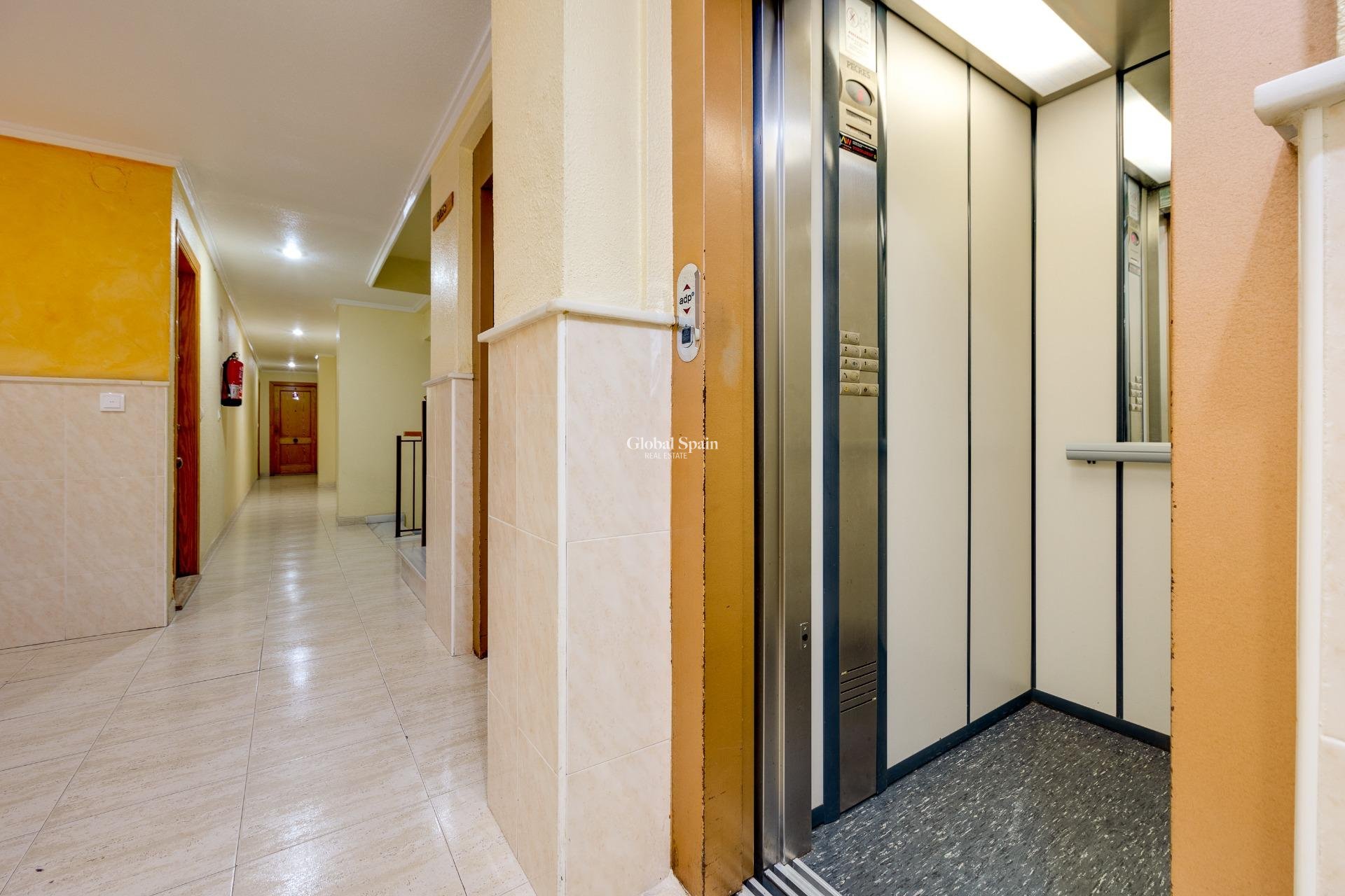 Resale - APARTMENT -
TORREVIEJA - Playa del Cura