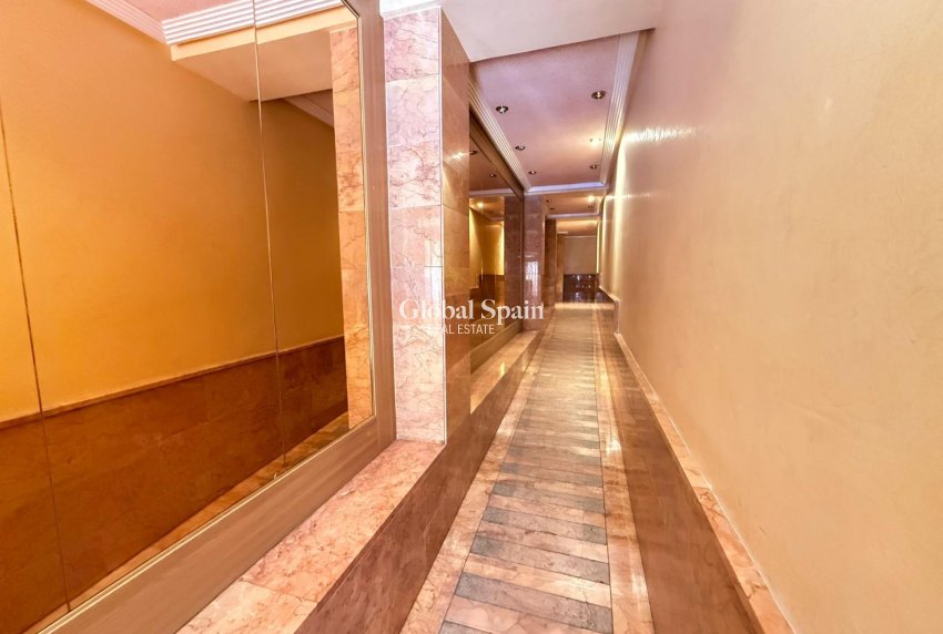 Resale - APARTMENT -
TORREVIEJA - Playa del Cura