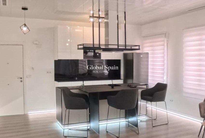 Resale - APARTMENT -
TORREVIEJA - Playa del Cura