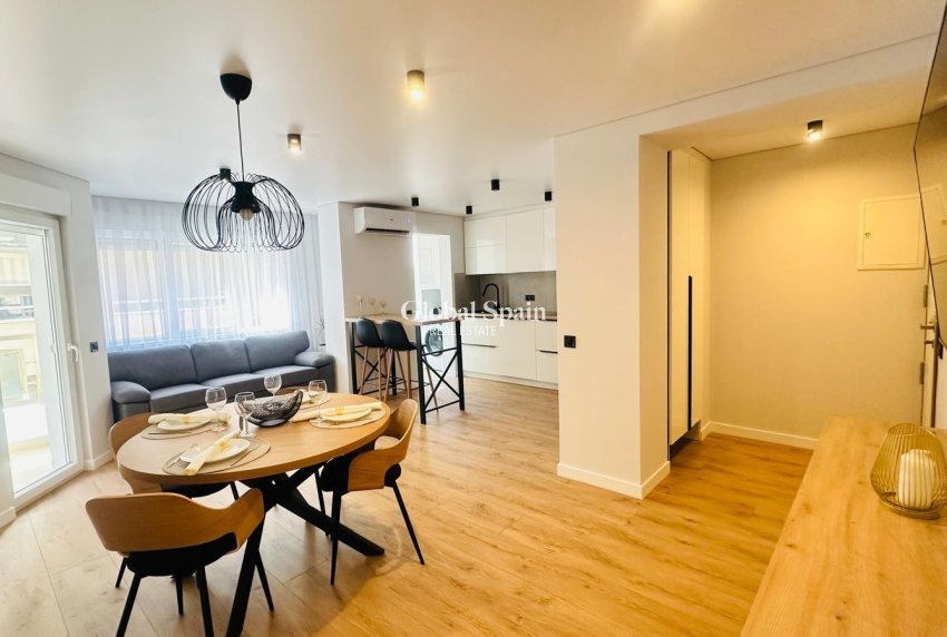 Resale - APARTMENT -
TORREVIEJA - Playa del Cura