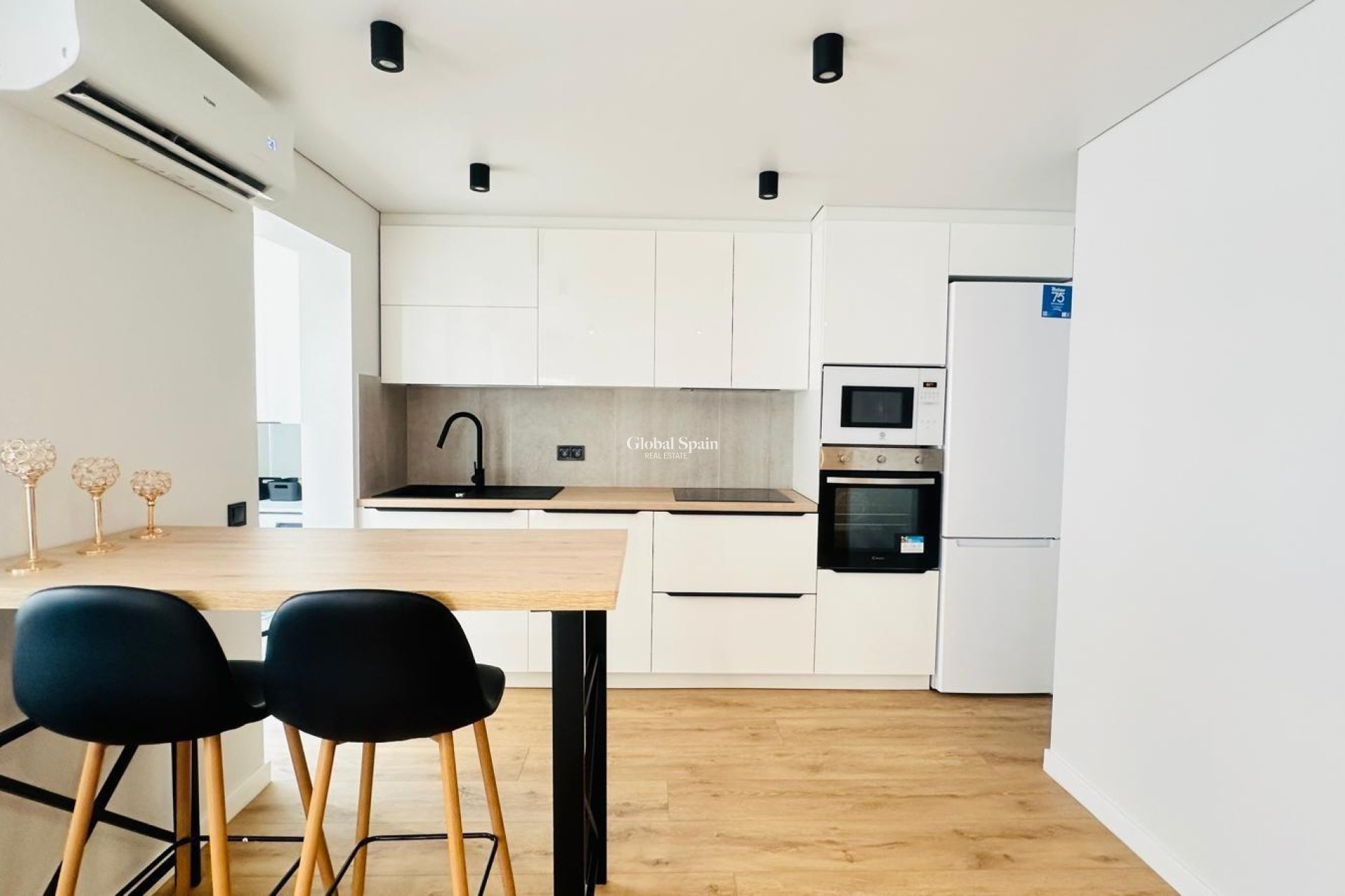Resale - APARTMENT -
TORREVIEJA - Playa del Cura
