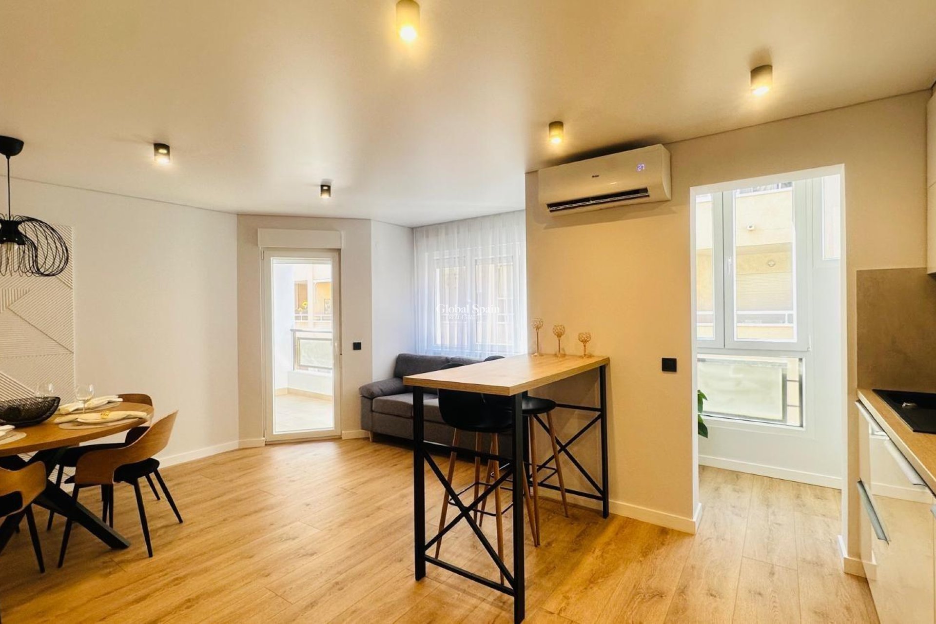 Resale - APARTMENT -
TORREVIEJA - Playa del Cura