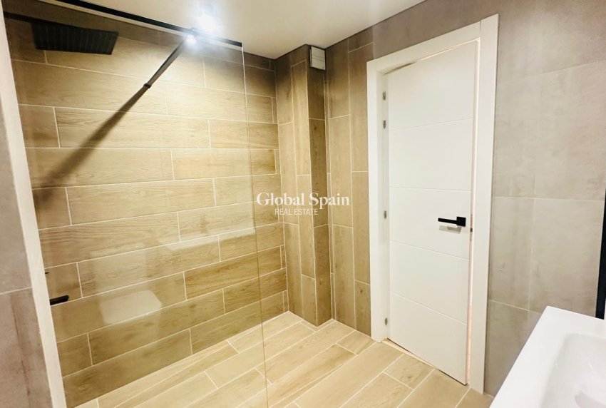 Resale - APARTMENT -
TORREVIEJA - Playa del Cura