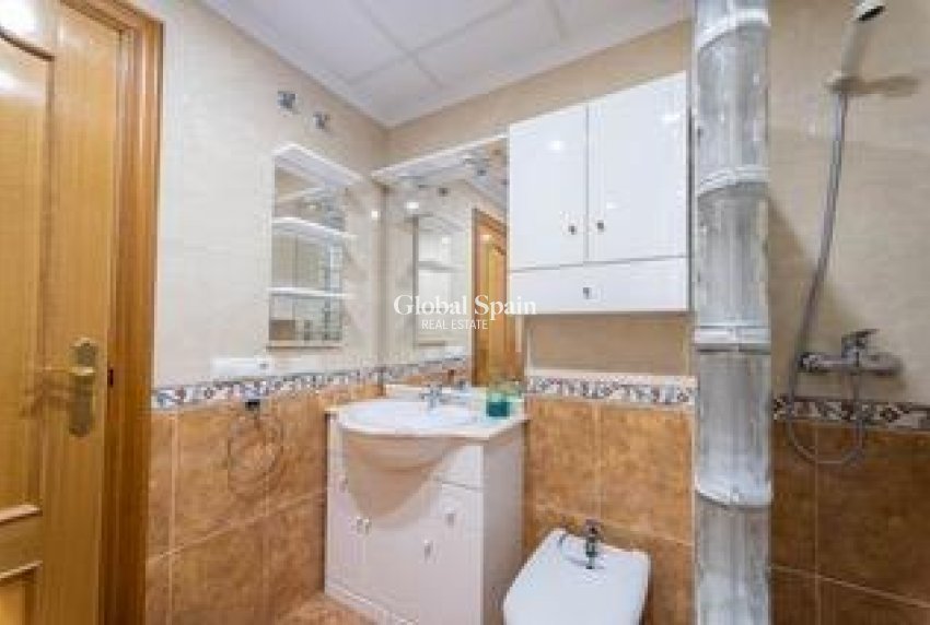 Resale - APARTMENT -
TORREVIEJA - Playa del Cura