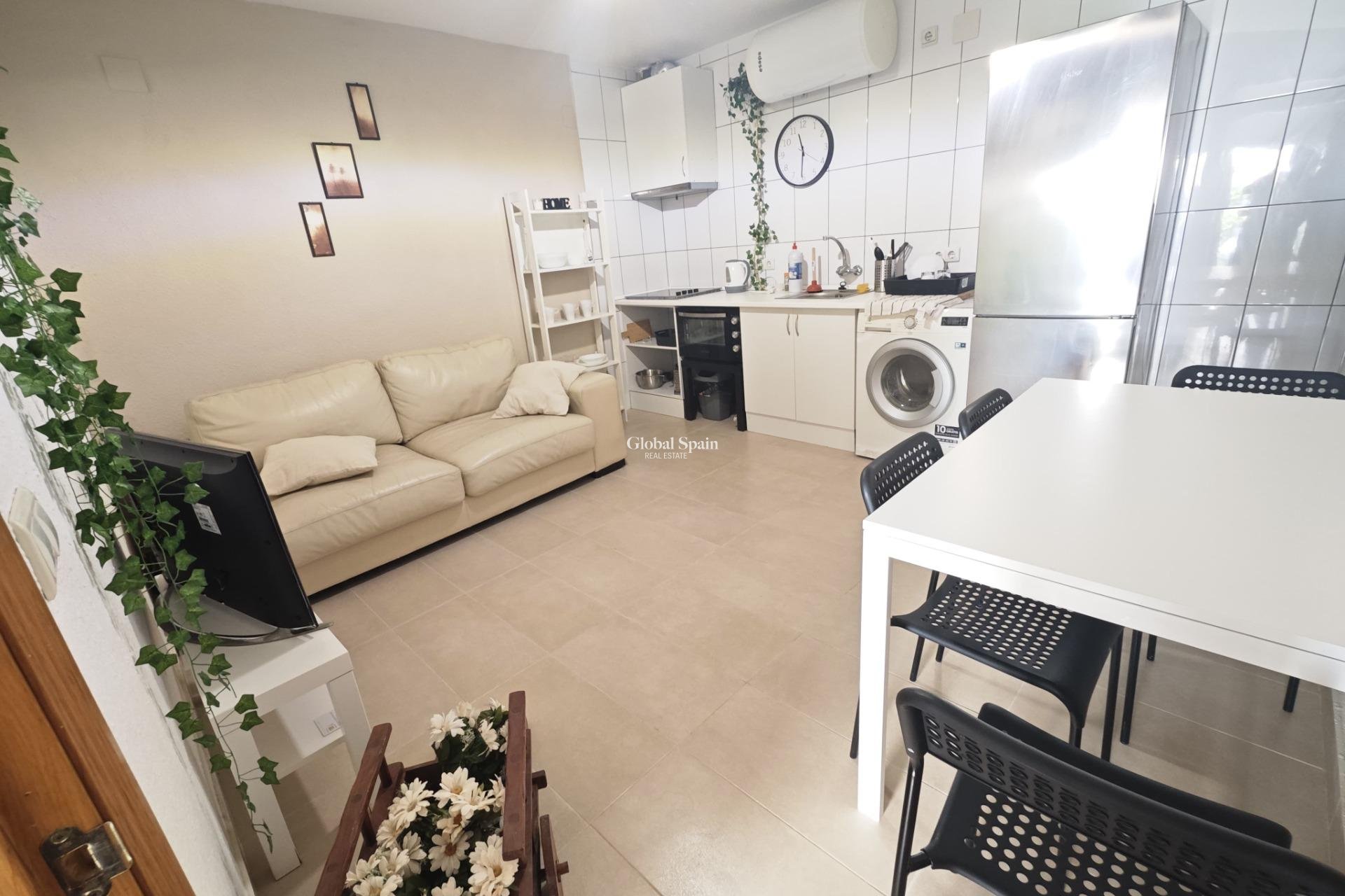 Resale - APARTMENT -
TORREVIEJA - Playa del Cura