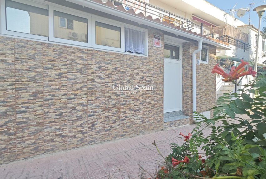 Resale - APARTMENT -
TORREVIEJA - Playa del Cura