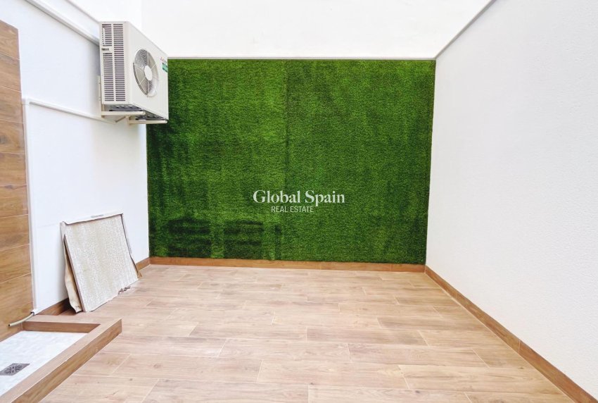 Resale - APARTMENT -
TORREVIEJA - Playa del Cura