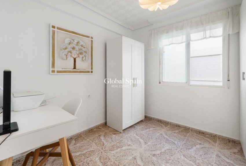 Resale - APARTMENT -
TORREVIEJA - Playa del Cura