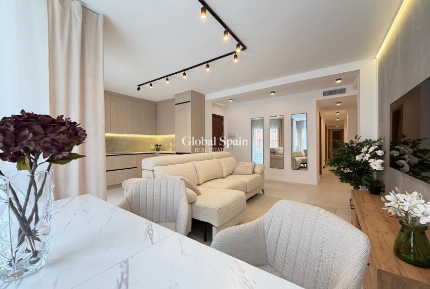 Resale - APARTMENT -
TORREVIEJA - Playa del Cura