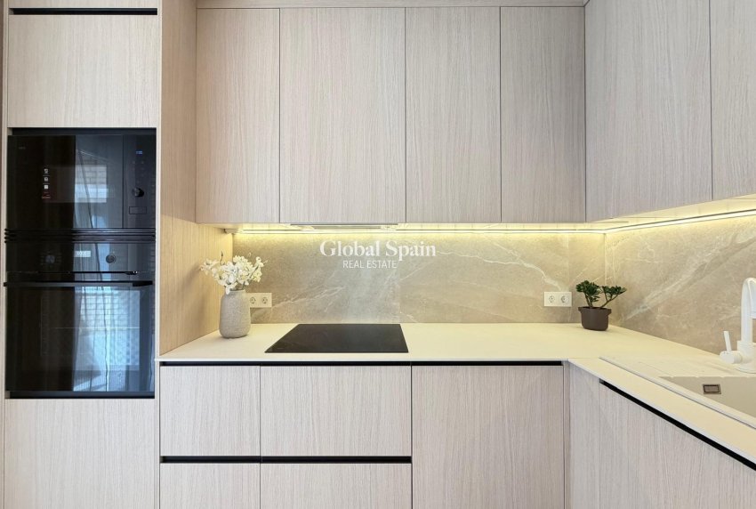 Resale - APARTMENT -
TORREVIEJA - Playa del Cura