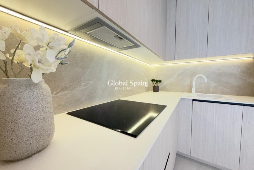 Resale - APARTMENT -
TORREVIEJA - Playa del Cura