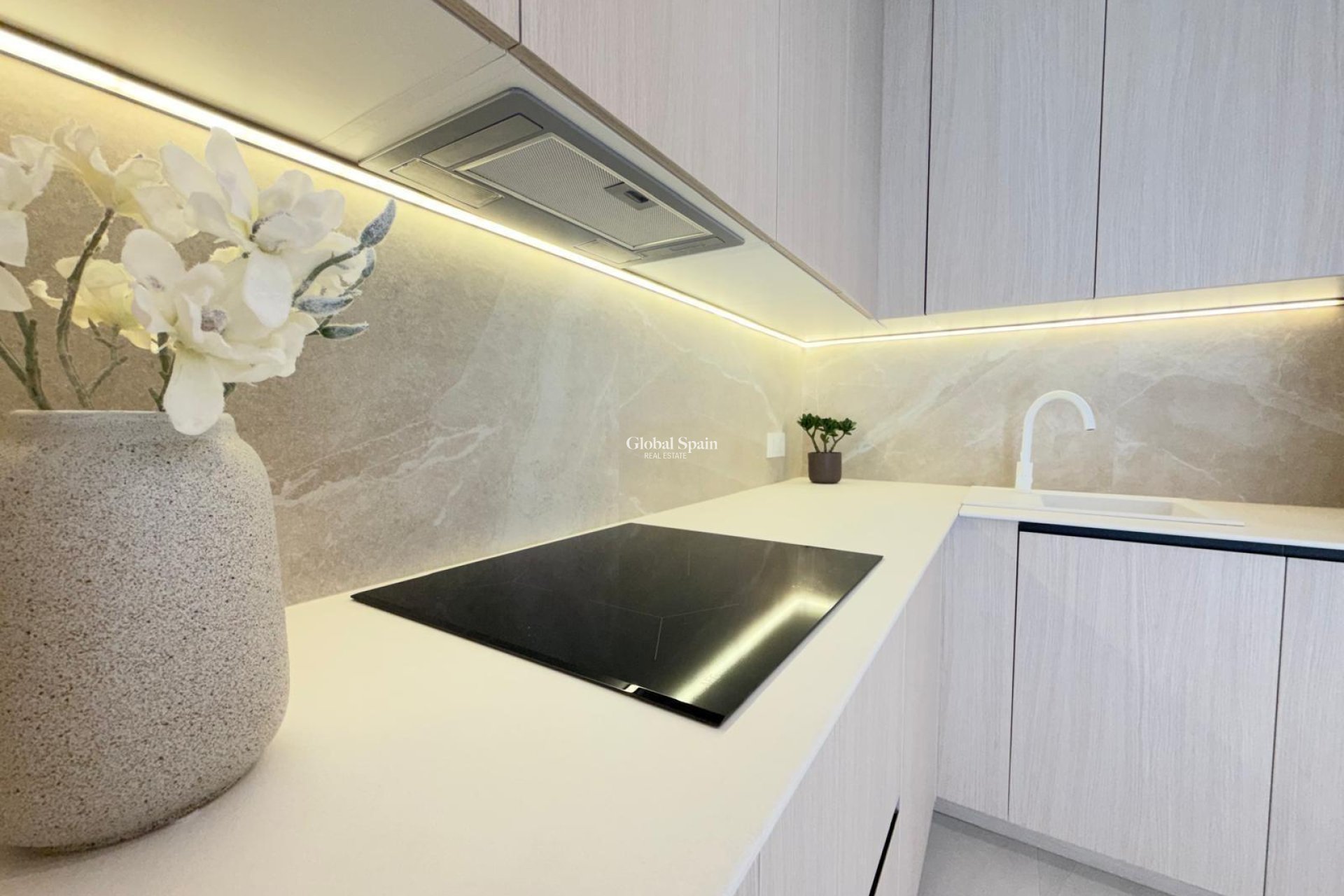 Resale - APARTMENT -
TORREVIEJA - Playa del Cura