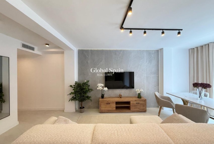 Resale - APARTMENT -
TORREVIEJA - Playa del Cura