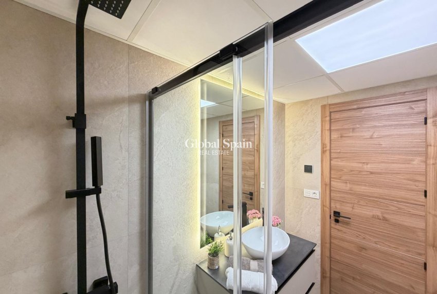 Resale - APARTMENT -
TORREVIEJA - Playa del Cura