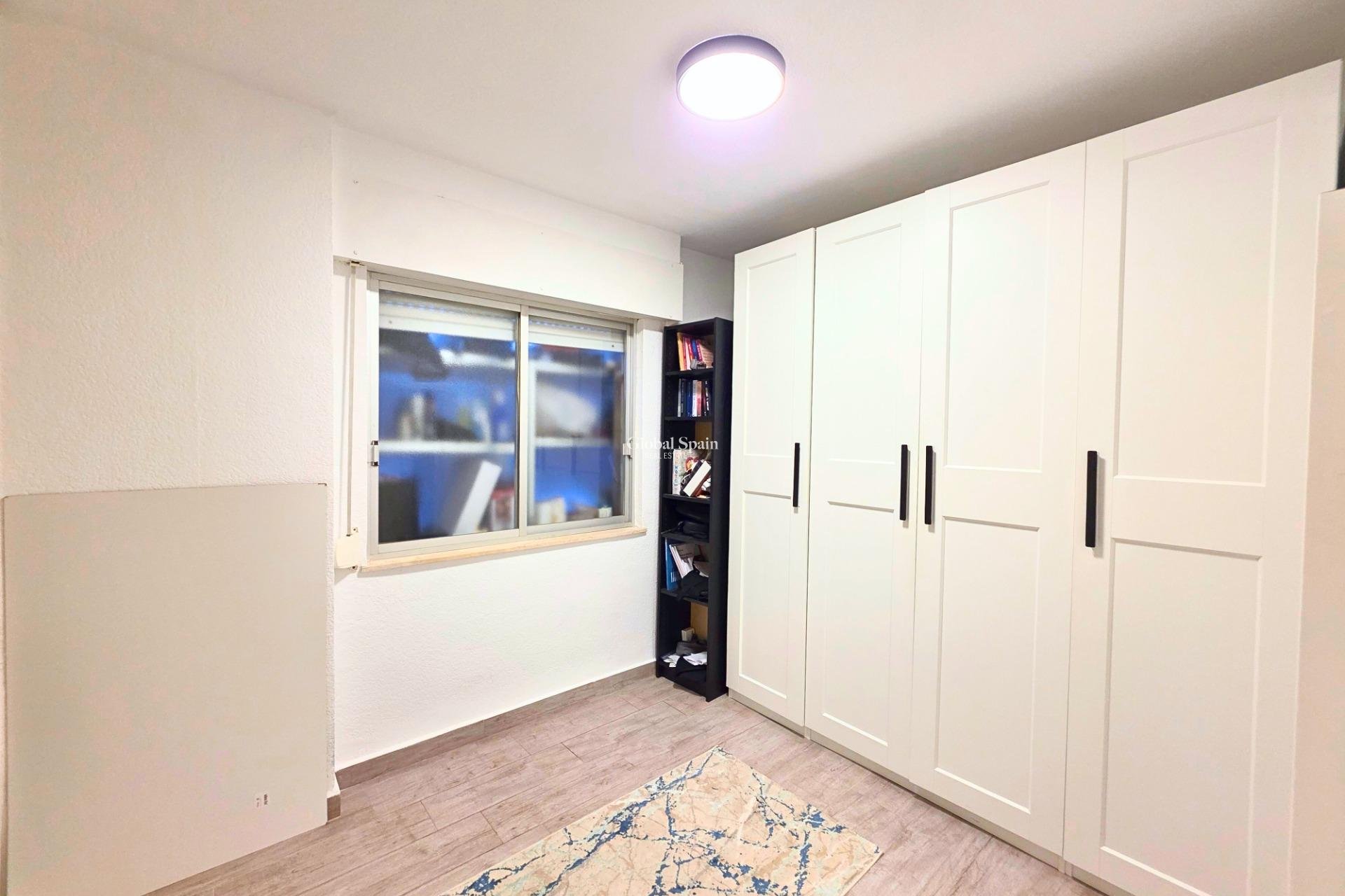 Resale - APARTMENT -
TORREVIEJA - Playa del Cura