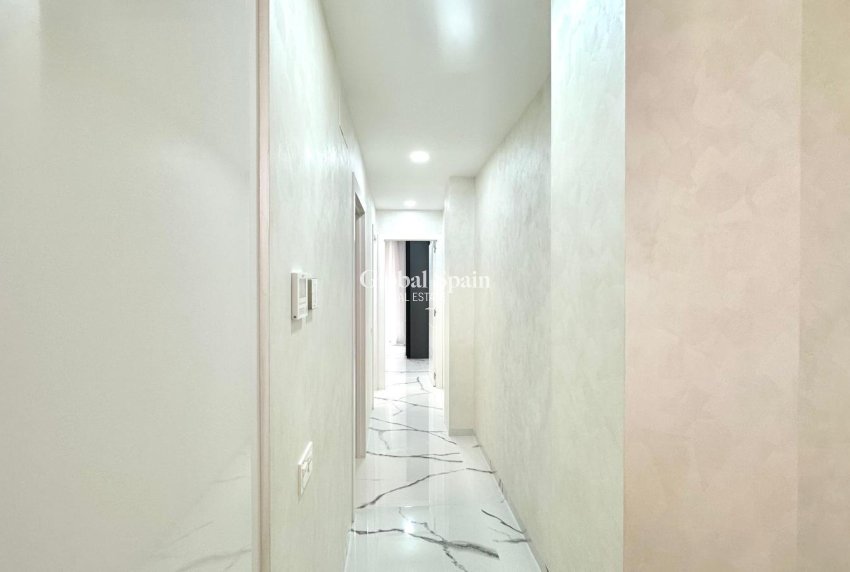 Resale - APARTMENT -
TORREVIEJA - Playa del Cura