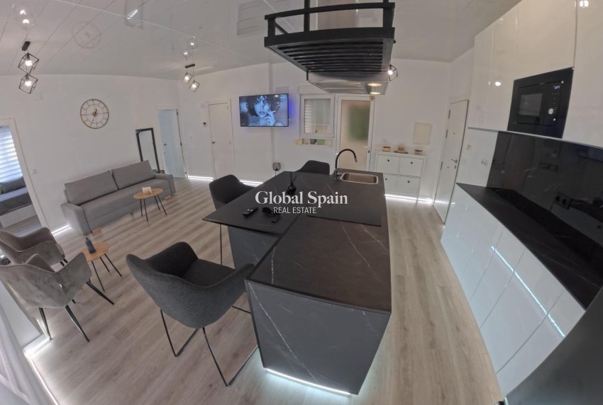 Resale - APARTMENT -
TORREVIEJA - Playa del Cura