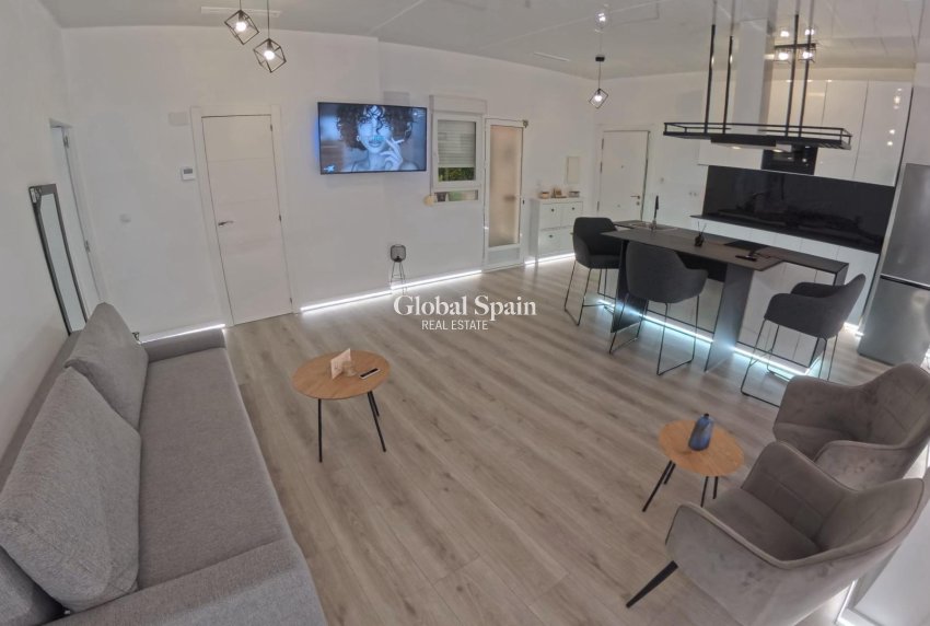 Resale - APARTMENT -
TORREVIEJA - Playa del Cura