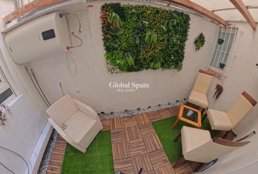 Resale - APARTMENT -
TORREVIEJA - Playa del Cura