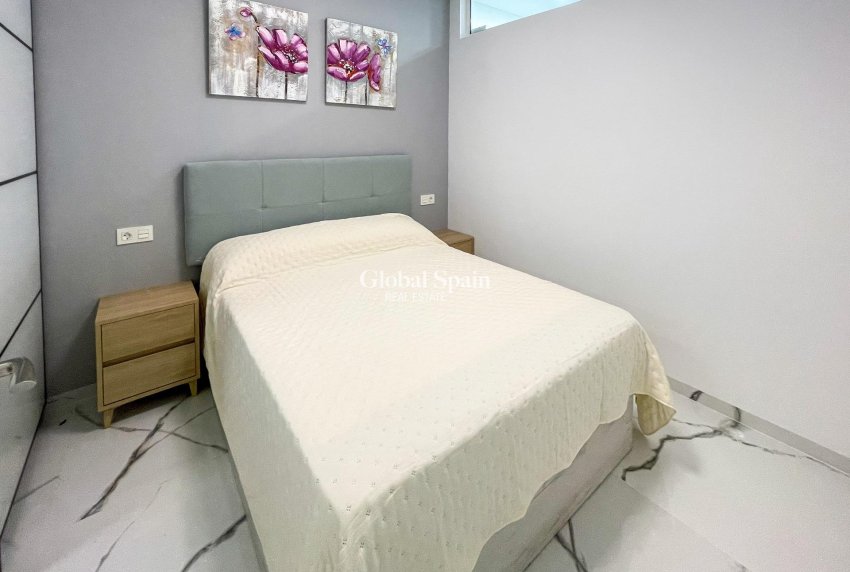 Resale - APARTMENT -
TORREVIEJA - Playa del Cura