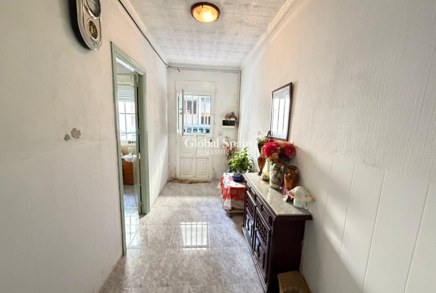 Resale - APARTMENT -
TORREVIEJA - Playa del Cura